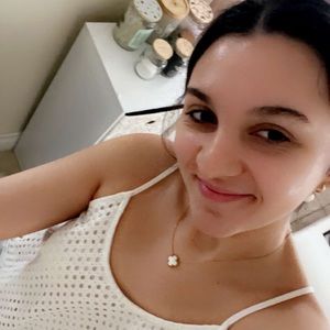 Meet your Posher, Estefania